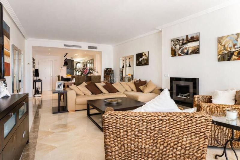 Foto 89216df9-8e84-4998-a80e-172f7554e904. Apartament amb aparcament piscina a Bel - Air Estepona