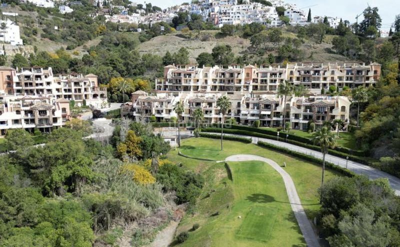 Foto b212392d-cfe2-41a8-90da-47fd77dcc018. Apartament amb aparcament piscina a Bel - Air Estepona