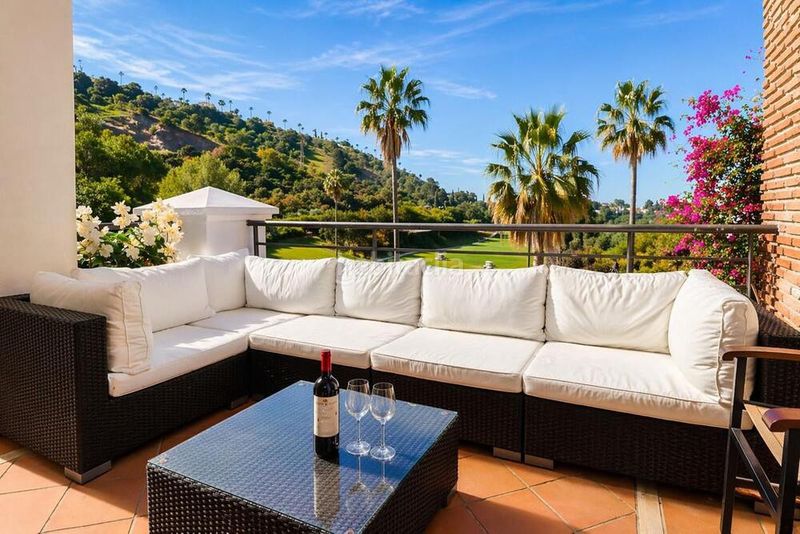 Foto dc52bdab-408b-4dd8-ba4f-ab9df6c4fd28. Apartament amb aparcament piscina a Bel - Air Estepona