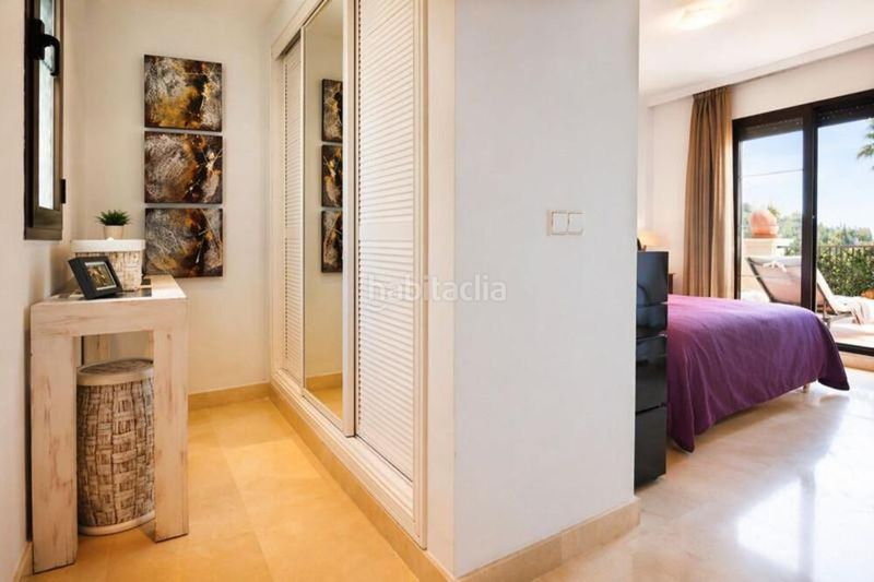 Foto f2bdeca4-535b-4a96-a586-4d43c6b49787. Apartament amb aparcament piscina a Bel - Air Estepona