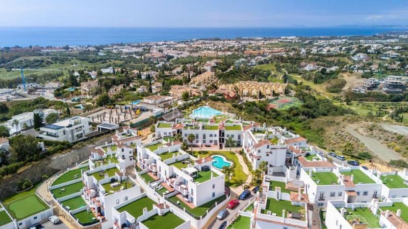 Foto c63da86c-71ed-46bd-90c6-17a7e5dd5dd4. Planta baixa amb aparcament piscina a El Paraíso Benahavís
