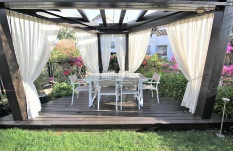 Foto 9c799eaa-2d02-4ca1-baa8-353dd97ca412. Lloguer casa amb aparcament piscina a Puente Romano Marbella