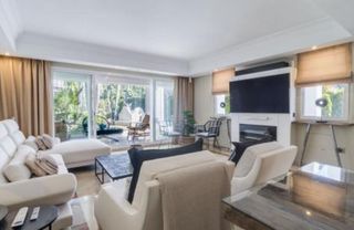 Rent House in Puente Romano. Elegante villa en altos de salamanca  milla de oro de marbella