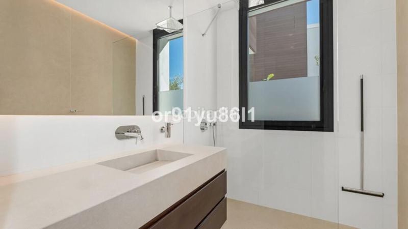 Foto 77752118-424c-4595-80ac-f40f86b2b0e8. Maison avec parking piscine dans La Merced Marbella