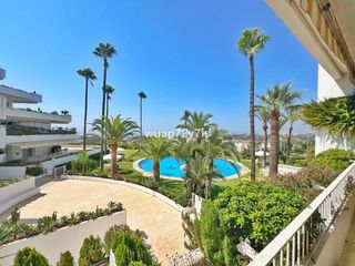 Alquiler Apartamento en Lomas de Marbella Club. Lujo