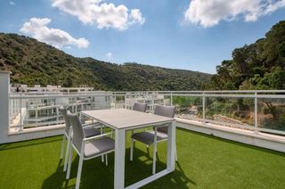 Penthouse in Benahavís pueblo. Ático moderno con amplio solárium y vistas panorámicas  benahaví