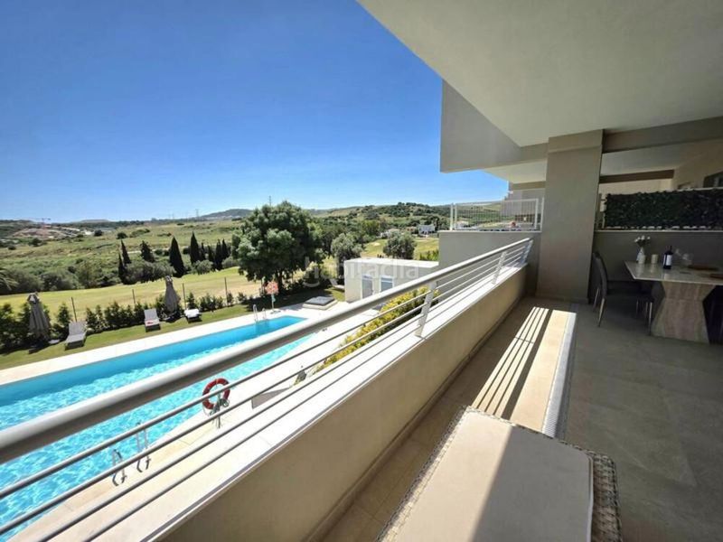 Foto 3715ce33-0949-4aa4-842e-216b5d1011de. Apartament amb aparcament piscina a Estepona golf Estepona