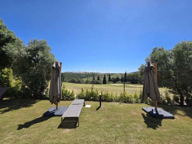 Foto e7ae5a55-8c1c-4f4f-9c7d-6b2f28f4489a. Apartament amb aparcament piscina a Estepona golf Estepona