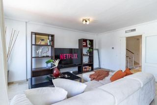 Casa adosada en Bel - Air. Exclusiva casa adosada ecológica contemporánea con solárium en l
