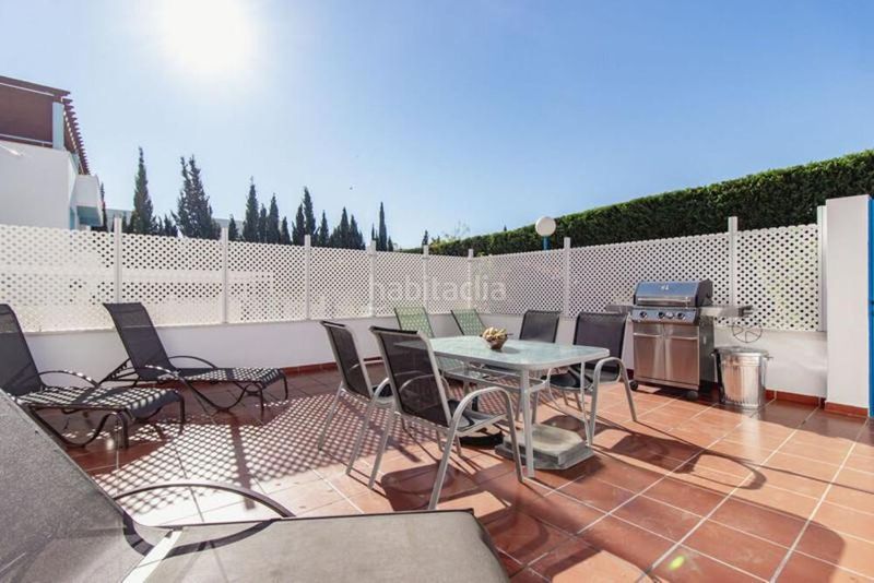 Foto 5fbe3516-df0a-4a22-a9d1-2efd4d975812. Casa adossada amb aparcament piscina a Bel - Air Estepona