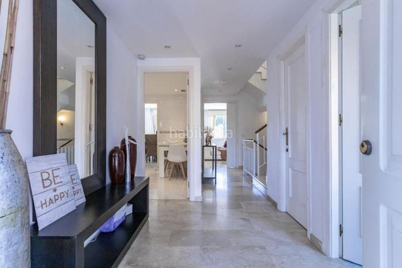 Foto a313a190-d456-4d19-ada1-8d5c482ab9bb. Casa adossada amb aparcament piscina a Bel - Air Estepona