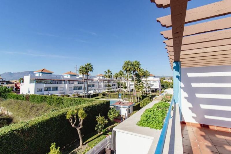 Foto c24858ec-a6ee-4ddf-96ea-9957d30cffa6. Casa adossada amb aparcament piscina a Bel - Air Estepona