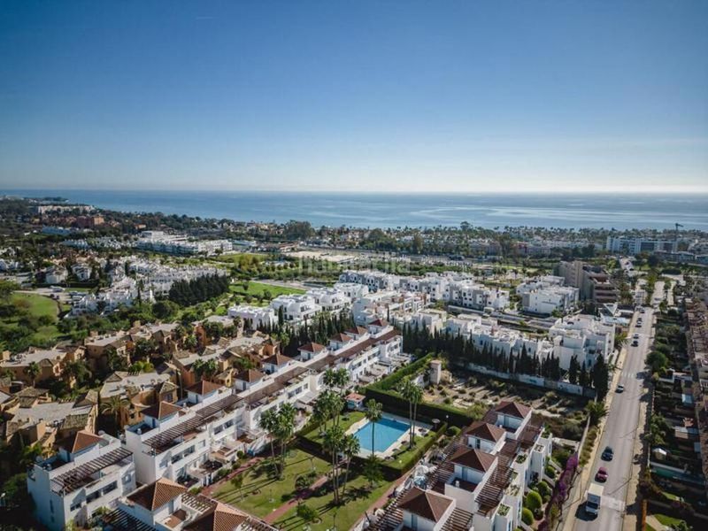 Foto d9ed0744-0743-44f6-8f38-5124095aff5b. Casa adossada amb aparcament piscina a Bel - Air Estepona