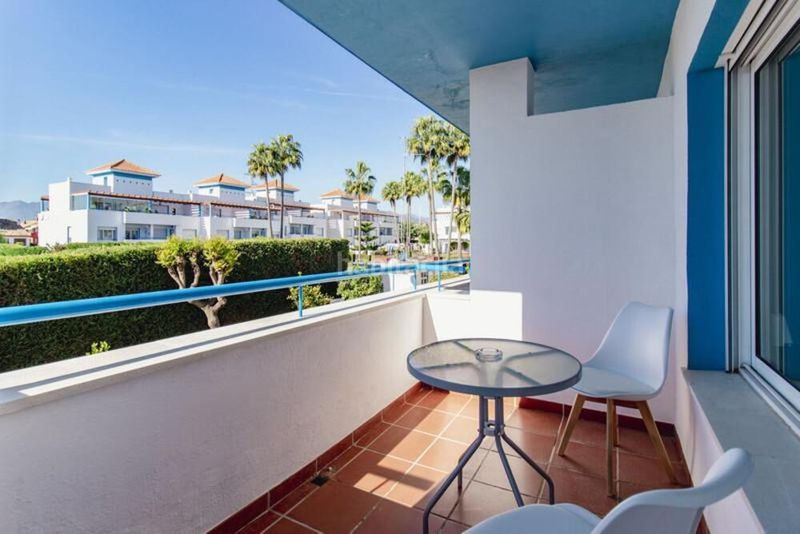Foto f4fee2e8-c31c-49b9-8d64-d38219857333. Casa adossada amb aparcament piscina a Bel - Air Estepona