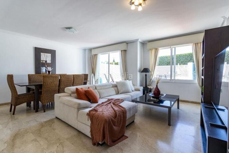 Foto fe477985-9a15-4e05-9a49-19c446c51882. Casa adossada amb aparcament piscina a Bel - Air Estepona