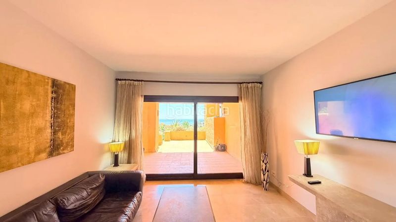 Foto 2666906a-eab2-4ea6-b7be-3ee1c56cf804. Apartament amb aparcament piscina a San Luis de Sabinillas Manilva