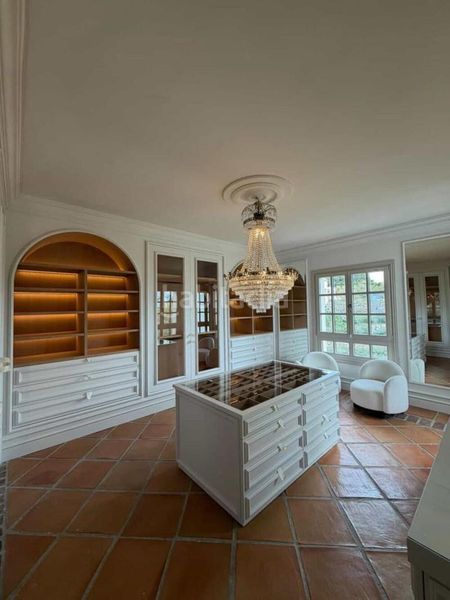 Foto d820d878-82a8-4c8f-bace-2c7cd34cf0d7. Location maison avec parking piscine dans La Zagaleta Benahavís