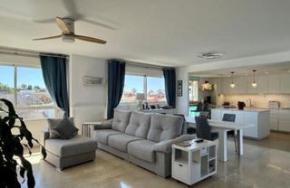 Penthouse in Guadalmina Alta. Ático luminoso con gran terraza y vistas al golf en guadalmina a