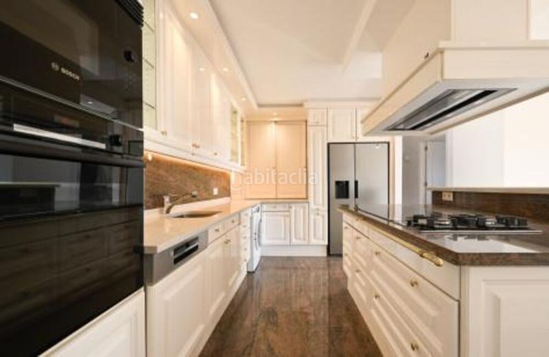 Foto ede2baa4-6b7f-4d71-98ae-6ca7bdf41825. Apartament amb aparcament piscina a Nueva Atalaya Estepona