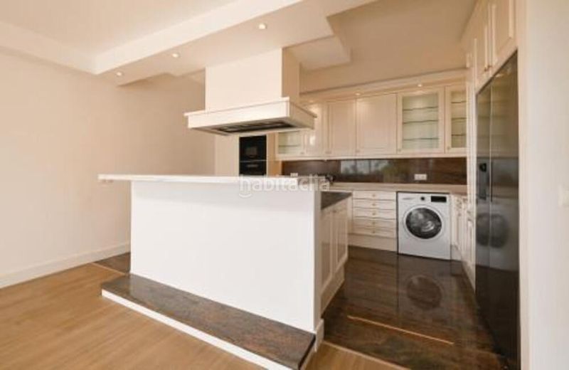 Foto fad9e5db-997b-4f46-b69d-f8ef2c64df9b. Apartament amb aparcament piscina a Nueva Atalaya Estepona