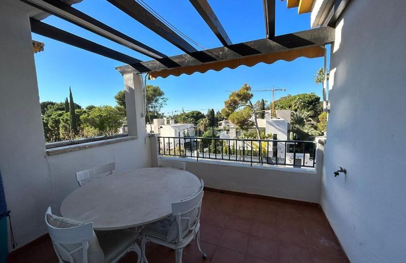 Foto ea879329-c5a0-4c3b-91c2-672bcec620af. Àtic amb aparcament piscina a Puente Romano Marbella