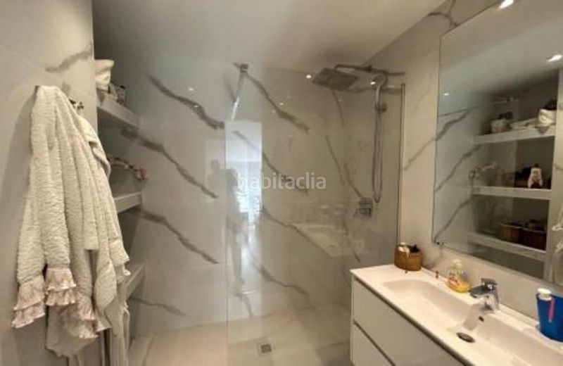 Foto fae669cb-de22-4a4b-a4c3-f6c7bfc8b0f3. Àtic amb aparcament piscina a Puente Romano Marbella
