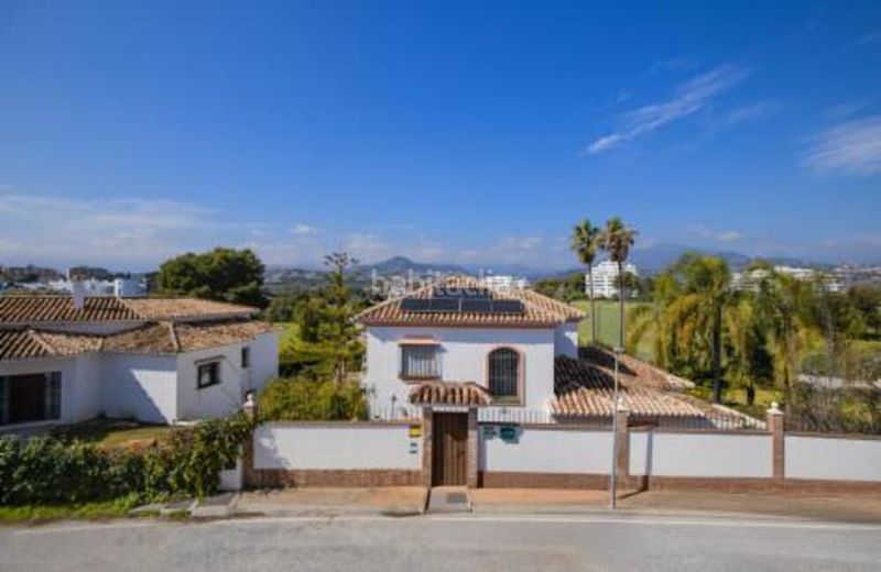 Foto a289a256-b283-451b-ab0a-6197bbaea88b. Casa adossada amb aparcament a Guadalmina Alta Marbella