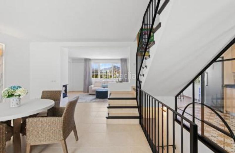 Foto f5ecb1f8-3931-444a-908f-b82fc0070563. Casa adossada amb aparcament a Guadalmina Alta Marbella