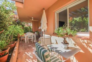 Rez-de-chaussée à Puente Romano. Elegante apartamento en la prestigiosa milla de oro de marbella