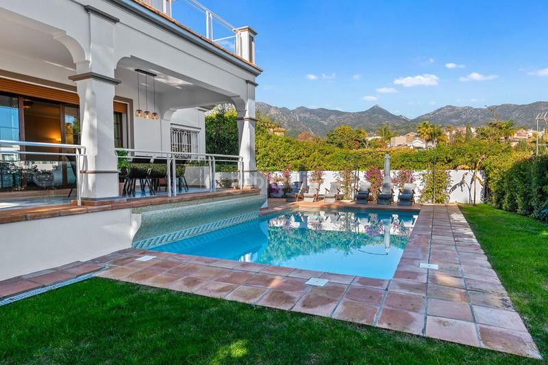 Foto 69776b2a-93e4-41f7-8800-2283e83a4ab0. Lloguer casa amb calefacció aparcament piscina a Marbella