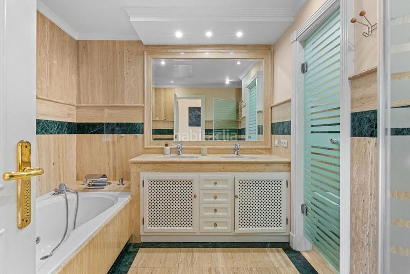Foto f1cd75f0-abbe-406c-9be5-9652d05e885e. Lloguer casa amb calefacció aparcament piscina a Marbella