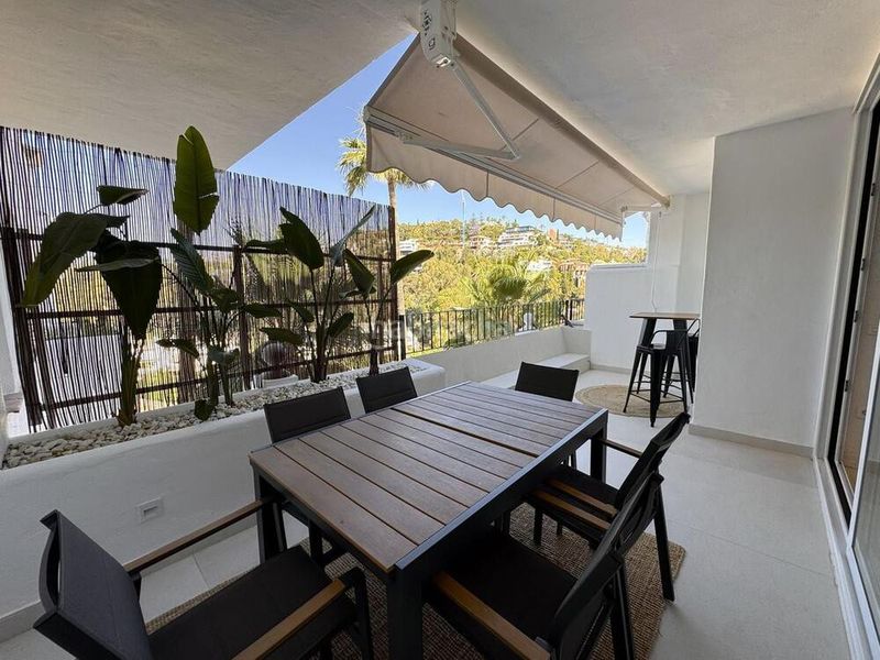 Foto 06b172b2-1f60-4b7e-b0c0-beccba69d660. Location duplex avec parking piscine dans La Quinta Benahavís