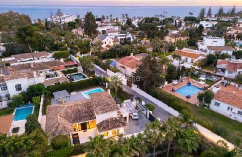 Foto 54aec32a-fcff-41cc-90ab-de7629469061. Casa amb aparcament piscina a Nueva Alcántara Marbella