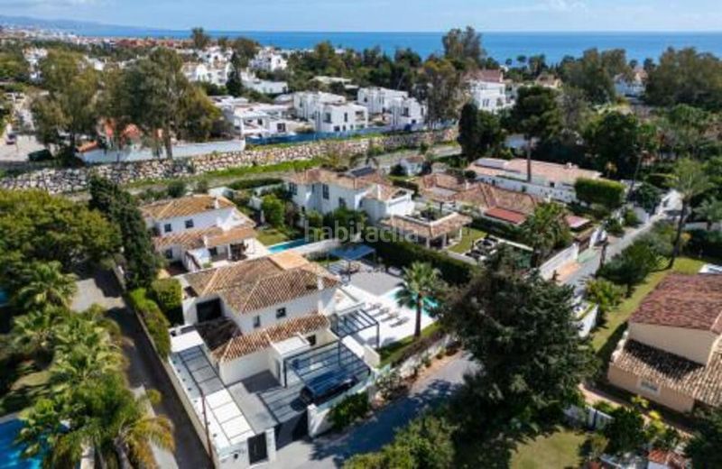 Foto c3e823ec-7b86-40bb-96cb-ff2c02ed9a6d. Casa amb aparcament piscina a Nueva Alcántara Marbella