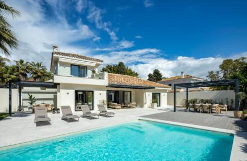 Foto e1cedefc-c9c9-42be-a41a-1c4079b5f0cc. Casa amb aparcament piscina a Nueva Alcántara Marbella