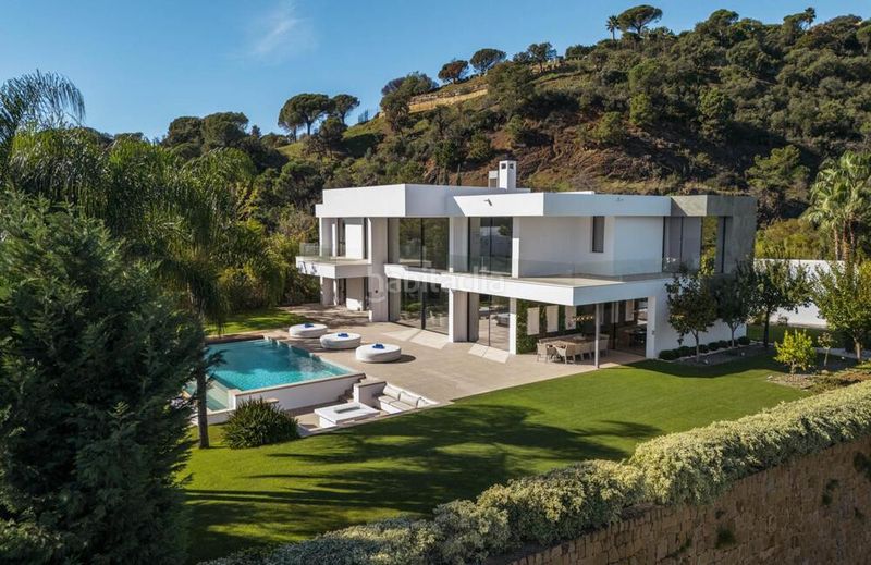 Foto cdd25175-6210-401c-9f77-1a3eb78340b0. Casa amb aparcament piscina a El Madroñal Benahavís