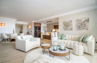 Penthouse in Los Naranjos. Apartamento contemporáneo de lujo con vistas al mar en albatross