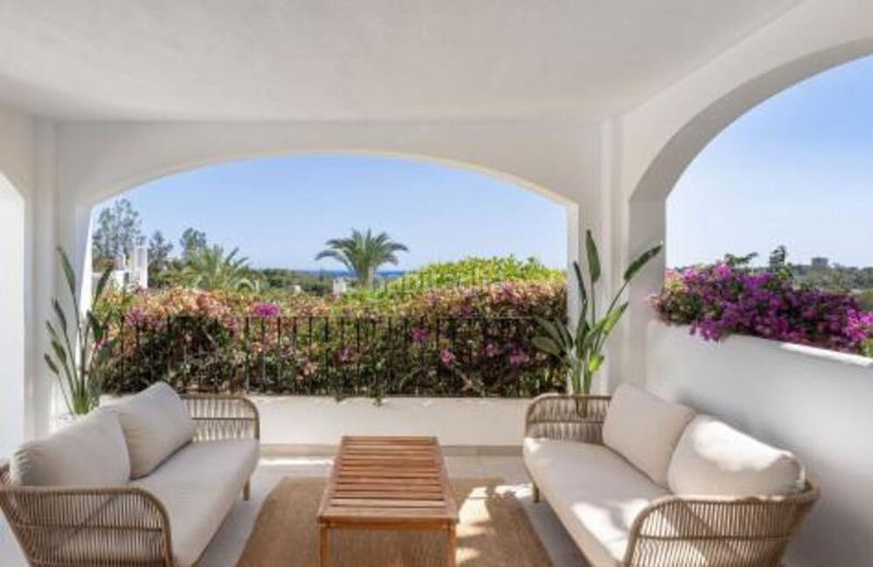 Foto c4730e0c-f22d-4a37-97ef-91b7e2c105bd. Casa adossada amb aparcament piscina a Nagüeles Alto Marbella