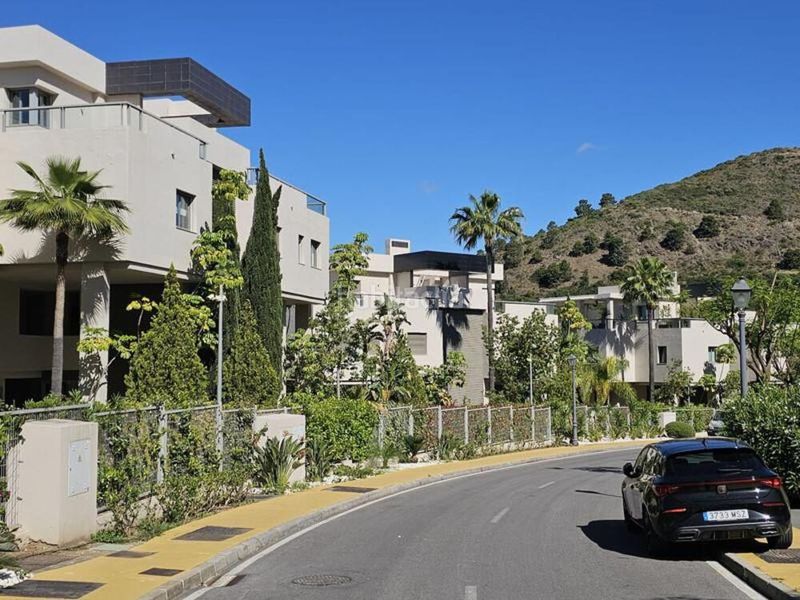 Foto 55428786-d6d4-420d-be64-b04b57fe4759. Apartament amb aparcament piscina a los arqueros - puerto del almendro Benahavís