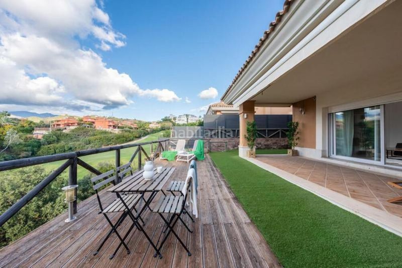 Foto d1c5ce8f-0ac1-4b5b-a0e1-5cd15f327512. Casa aparellada amb aparcament piscina a Santa Clara Marbella
