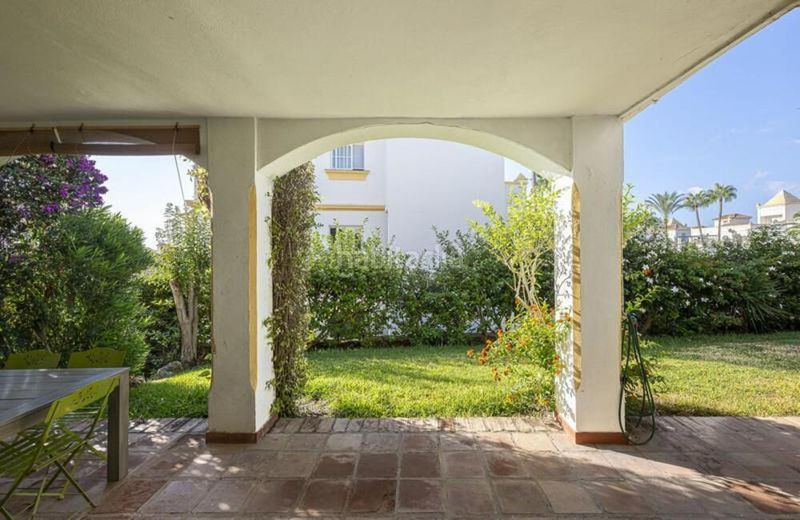 Foto 1ba4adbd-1282-44e3-85e6-58de50966ce0. Casa adossada amb aparcament piscina a Sotoserena Estepona
