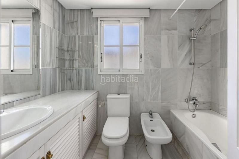 Foto 404f633d-a5b7-4283-b131-b4aebe9704f3. Casa adossada amb aparcament piscina a Sotoserena Estepona