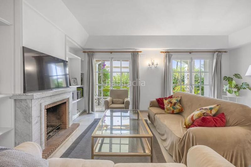 Foto d0d45f29-2f27-4261-a596-d28757e0cf02. Casa adossada amb aparcament piscina a Sotoserena Estepona