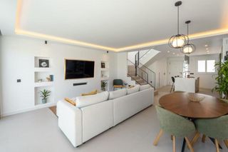 Casa adossada a Nueva Andalucía centro