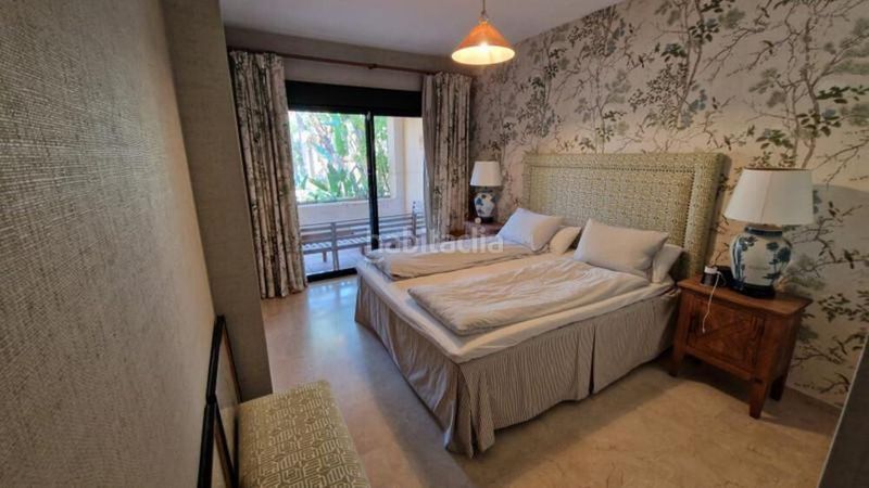 Foto 173c79ea-d1ac-40e0-b47e-f4b108b9161f. Apartament amb piscina a Nueva Atalaya Estepona