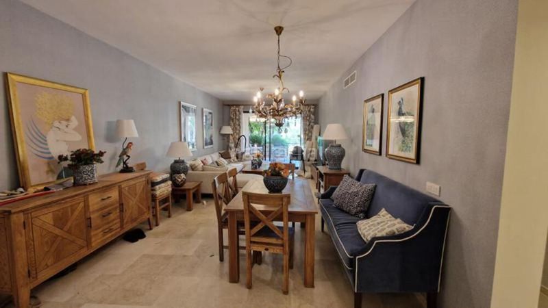 Foto 6aa421a1-ac2e-4a31-af3c-4f5ec80d5f1c. Apartament amb piscina a Nueva Atalaya Estepona