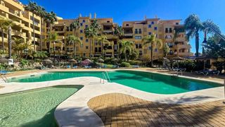 Apartament a Nueva Alcántara. Amplio apartamento de 3 dormitorios con terraza en los almendros