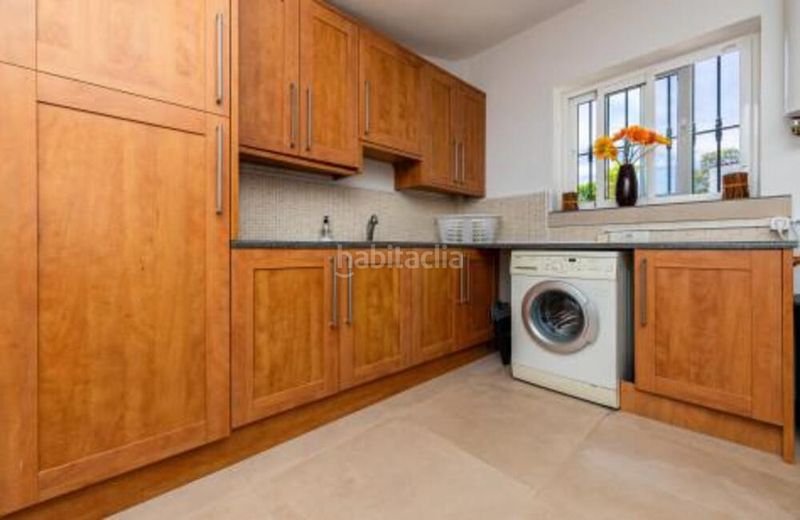 Foto 18760f04-70f4-4487-b107-4f57a0c95c60. Casa amb aparcament piscina a Calahonda Mijas