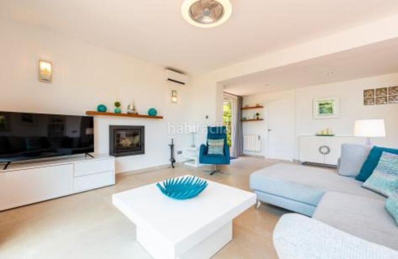 Foto bef054f4-37d9-4870-a83b-556fe3bc8f7d. Casa amb aparcament piscina a Calahonda Mijas