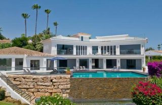 Rent House in Hacienda Las Chapas. Villa contemporánea de lujo con vistas panorámicas al mar en las